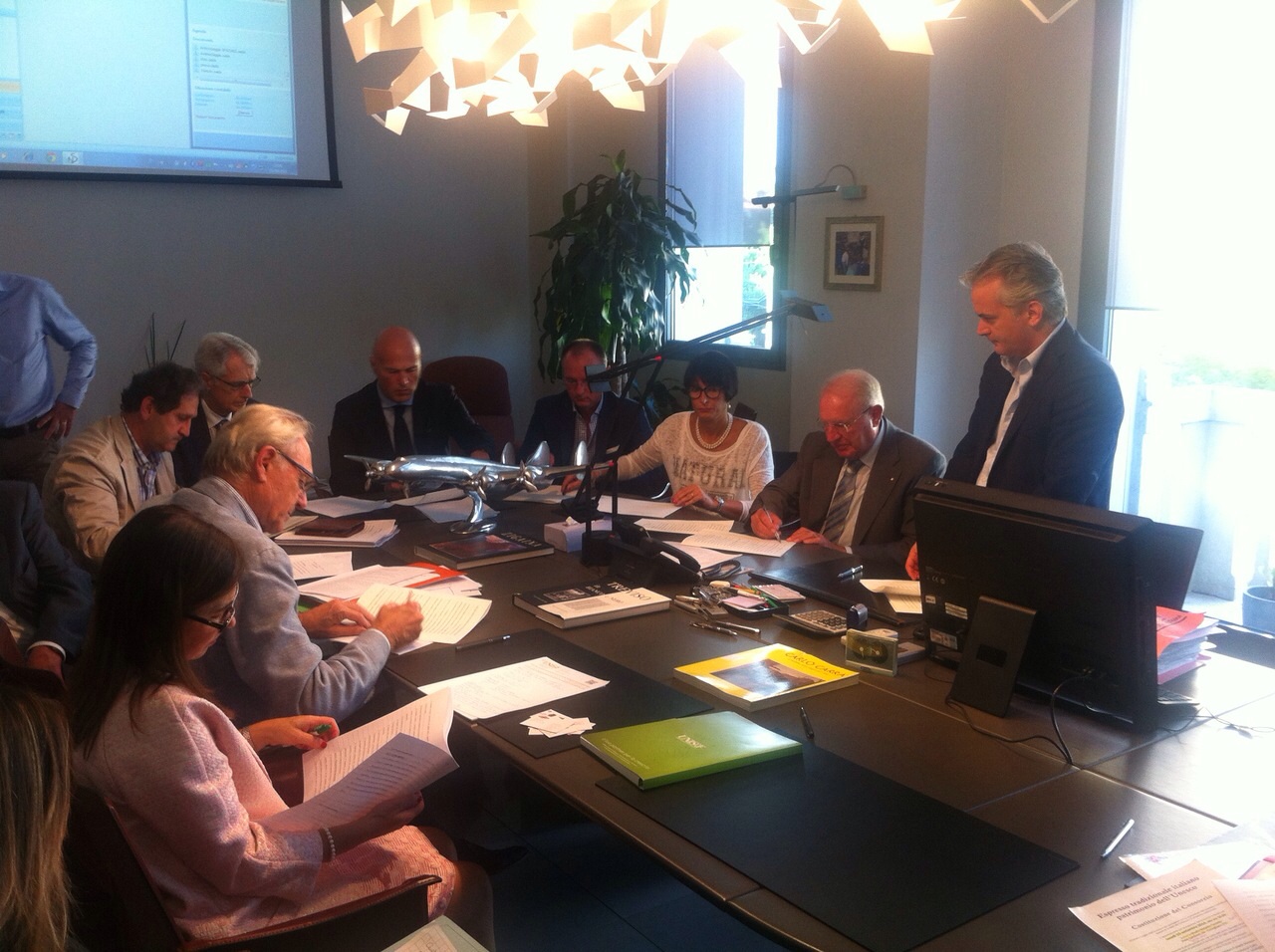 Sergio Goppion sottoscrive l'atto costitutivo