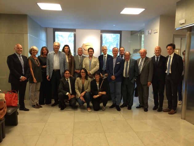 Il gruppo dopo la firma