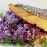 Pesce di lago e patate viola