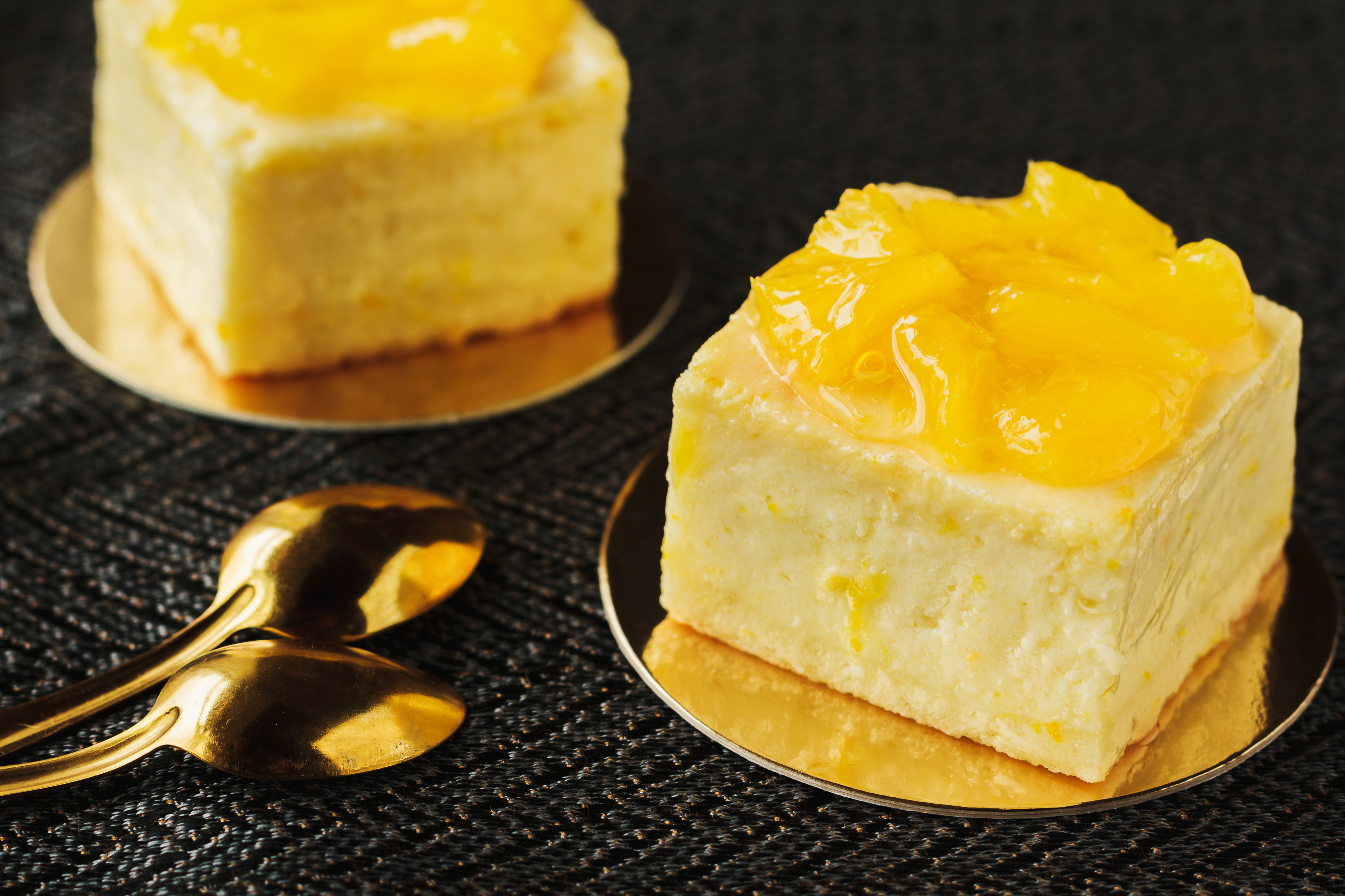 Cheese cake with fruits