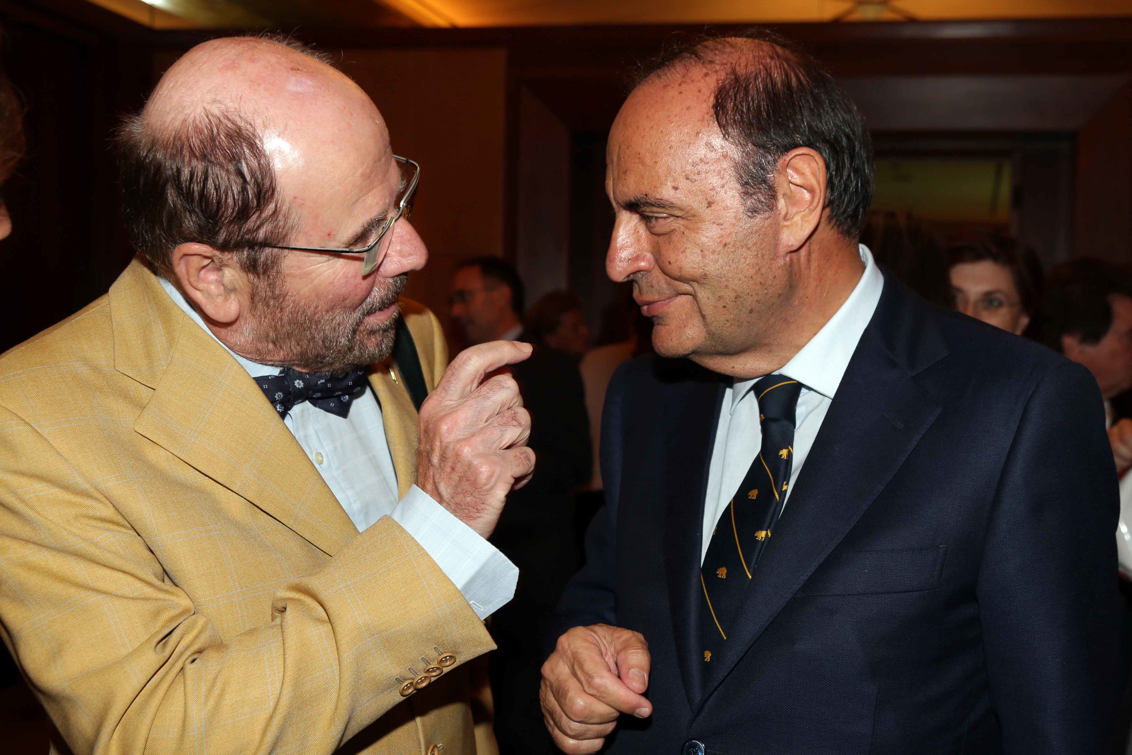 MILANO 27/9/2013. HOTEL FOUR SEASONS. PREMIO UOMO DELL' ANNO III EDIZIONE. L' ASSOCIAZIONE DONNE DEL VINO PREMIA UOMO DELL' ANNO 2013  BRUNO VESPA. NELLA FOTO MARCELLO CORONINI E BRUNO VESPA
PHOTO CANIO ROMANIELLO / OLYCOM