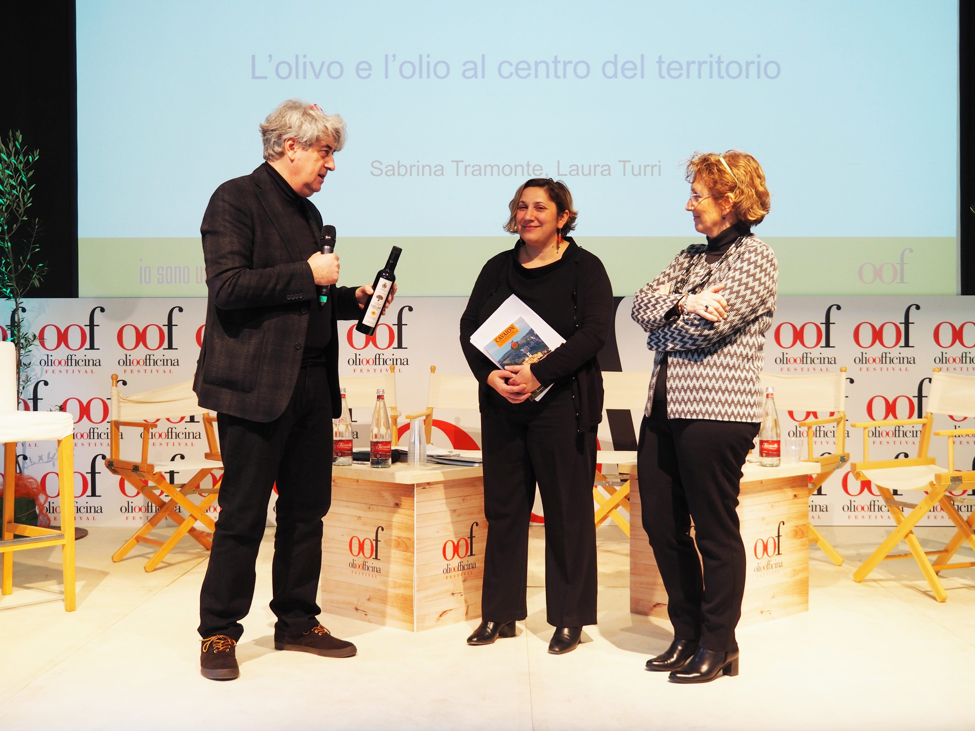 luigi Caricato, Sabrina Tremonte (sindaco di Cavaion Veronese) e Laura Turri (Vicepresidente del Consorzio)