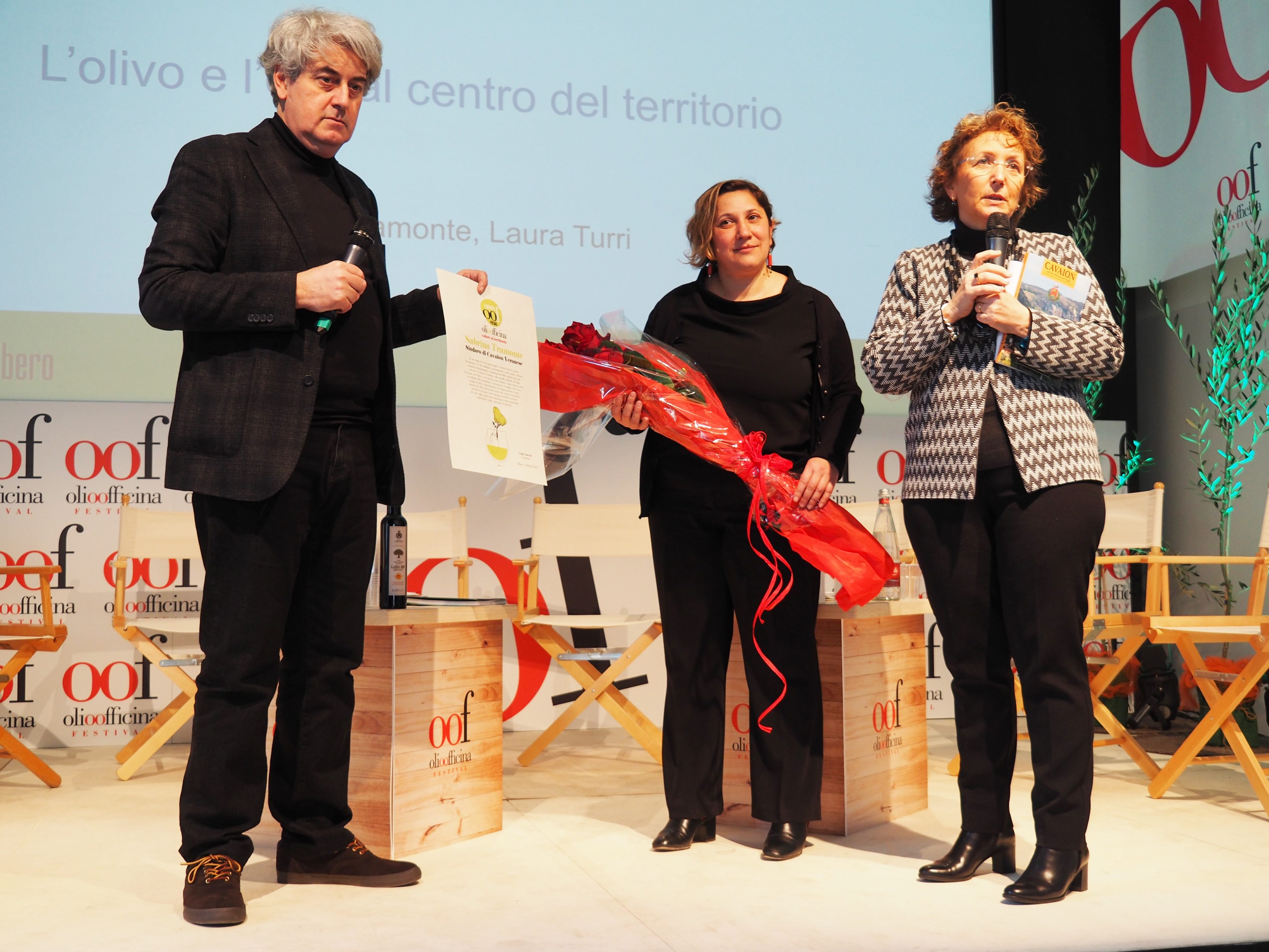 luigi Caricato, Sabrina Tremonte (sindaco di Cavaion Veronese) e Laura Turri (Vicepresidente del Consorzio)