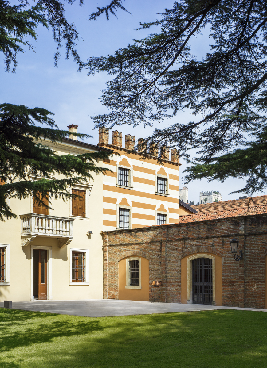 SANTI esterno cantina